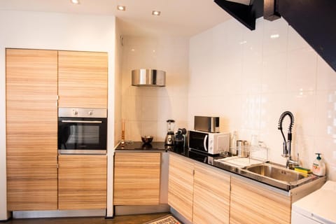 Maison triplex JJ - Ecrin verdoyant au coeur de Lyon Bed and Breakfast in Lyon