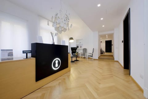 Communal lounge/ TV room, Lobby or reception