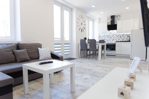 Kitchen or kitchenette, Living room, Seating area, Dining area, minibar, pet friendly, stove