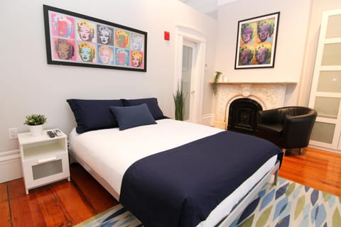 Bed, Seating area, Bedroom