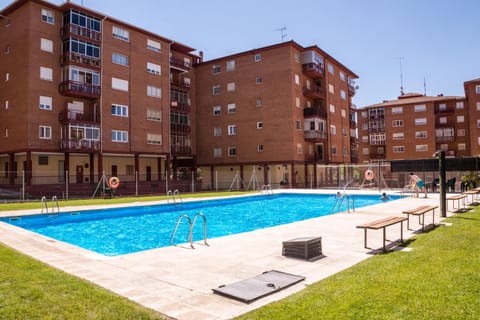 Swimming pool, Swimming pool