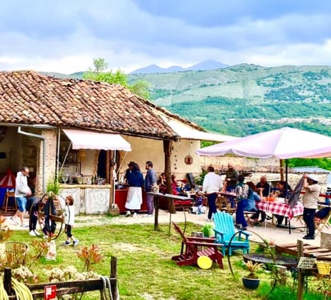 Restaurant/places to eat, Garden, Garden view, Mountain view, group of guests