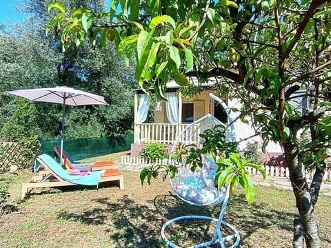 Property building, Patio, Day, Natural landscape, Garden, Garden view, sunbed