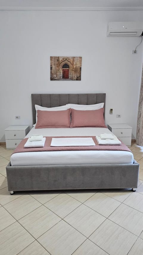 Photo of the whole room, Bedroom, air conditioner