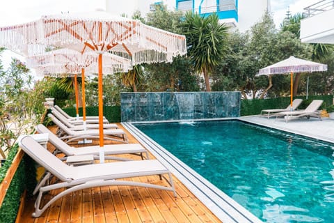 Patio, Spring, Day, Natural landscape, Garden, Garden view, Pool view, Swimming pool, sunbed