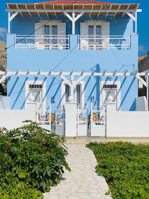 Property building, Patio, Facade/entrance
