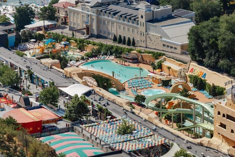 Aqua park, Landmark view