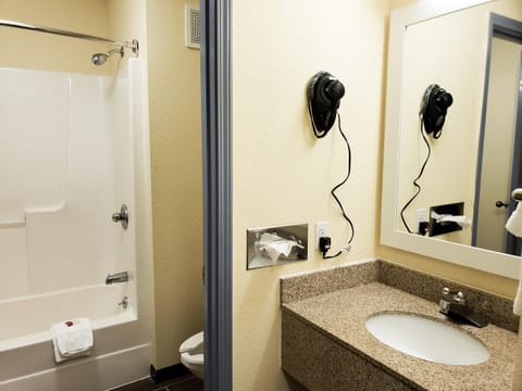 Days Inn & Suites by Wyndham Merrillville Hotel in Hobart