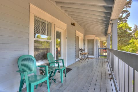 13 Lodge Close to Golfing and Biking Apartment in Hood River