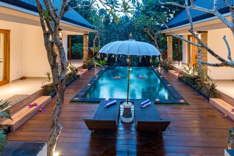 Swimming pool, Swimming pool