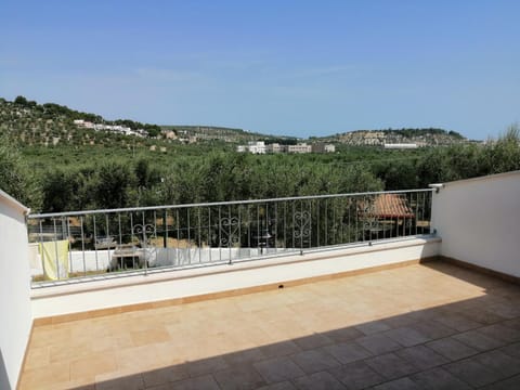 View (from property/room), Balcony/Terrace, Quiet street view