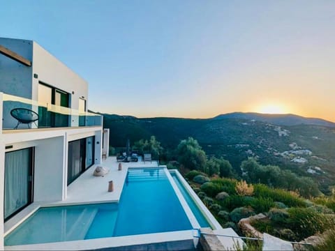 Property building, Natural landscape, Pool view, Swimming pool, Sunrise, Sunset, sunbed