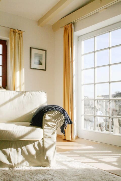 Living room, Decorative detail