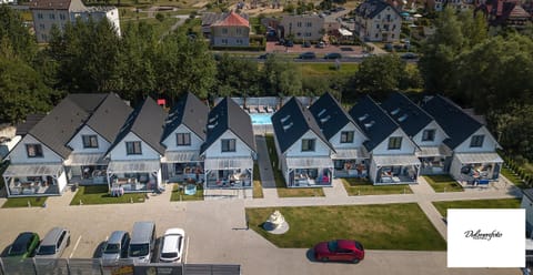 Property building, Day, People, Neighbourhood, Bird's eye view, View (from property/room), Guests, City view, Garden view, Street view, Area and facilities, Area and facilities, Area and facilities, Swimming pool, Entertainment, Location, children, Parking