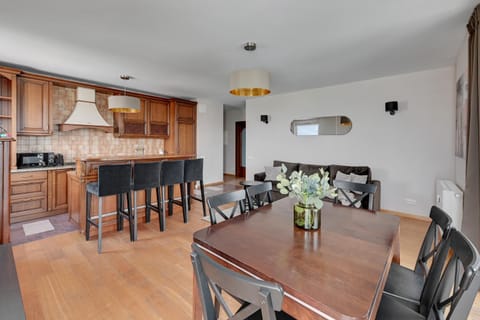 Kitchen or kitchenette, Living room, Seating area