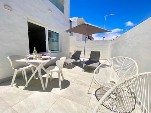 Balcony/Terrace, sunbed
