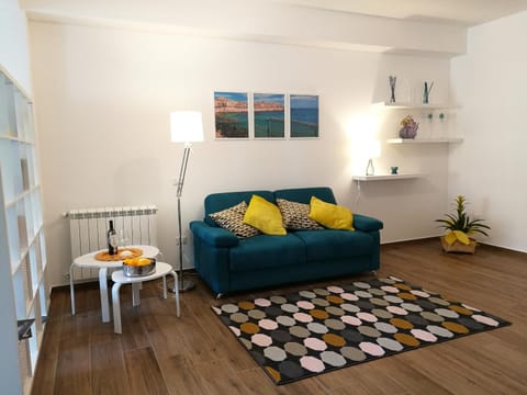 Living room, Photo of the whole room, Seating area