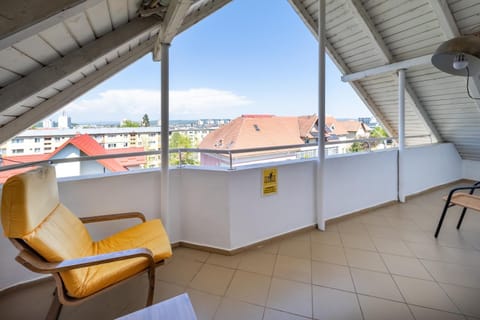 View (from property/room), Balcony/Terrace, Seating area