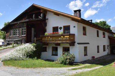Property building, Facade/entrance, Balcony/Terrace