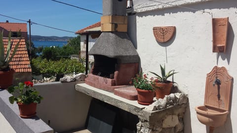 Location, children, Family