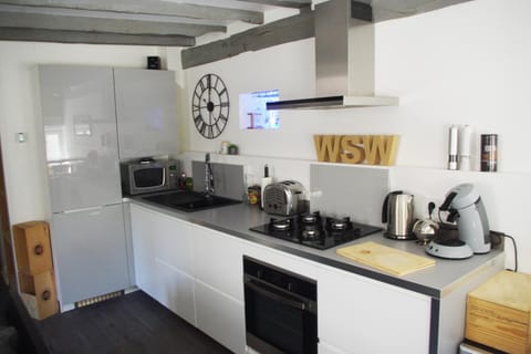 Coffee/tea facilities, Kitchen or kitchenette