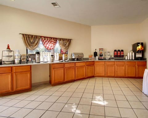 Restaurant/places to eat, Dining area, On site, Breakfast