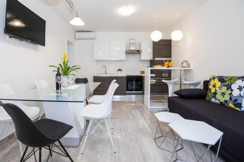 Kitchen or kitchenette, Living room, Dining area