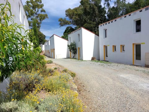Property building, Neighbourhood