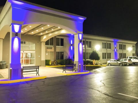 Property building, Facade/entrance, Night