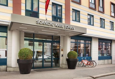 Property building, Facade/entrance, Cycling, On site