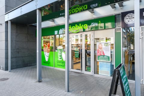 Neighbourhood, Supermarket/grocery shop