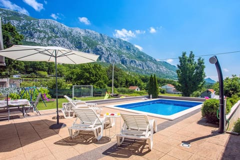 Property building, BBQ facilities, Children play ground, Garden, View (from property/room), Balcony/Terrace, Seating area, Dining area, Cycling, Mountain view, Swimming pool