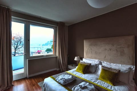 Bed, Photo of the whole room, Bedroom, Lake view, Mountain view