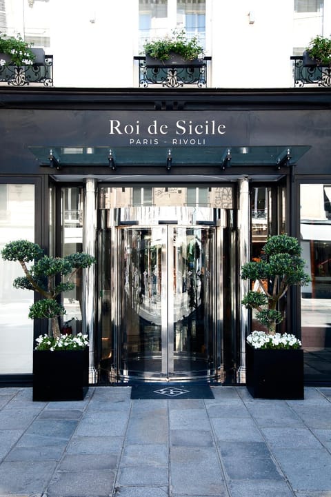Facade/entrance