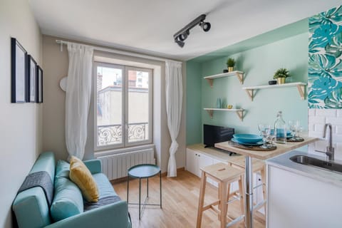 Kitchen or kitchenette, Seating area