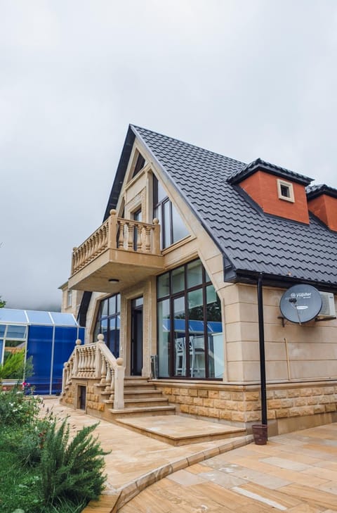 Property building, Day