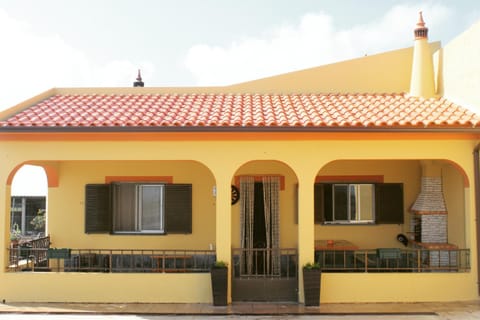 Facade/entrance, Balcony/Terrace