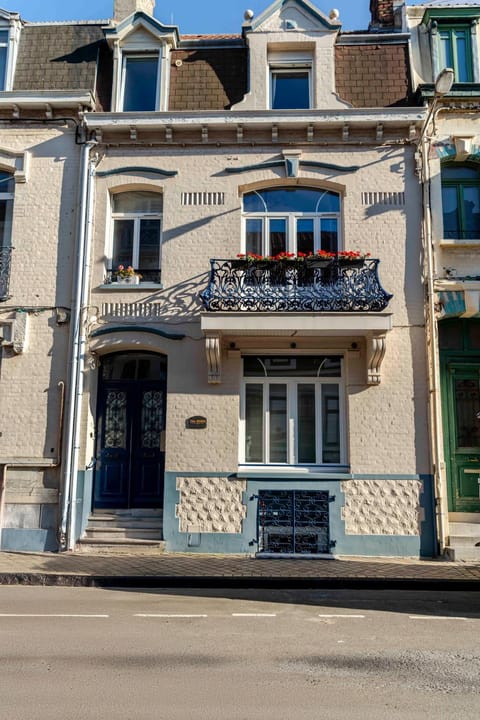 Property building, Facade/entrance, Day, View (from property/room)