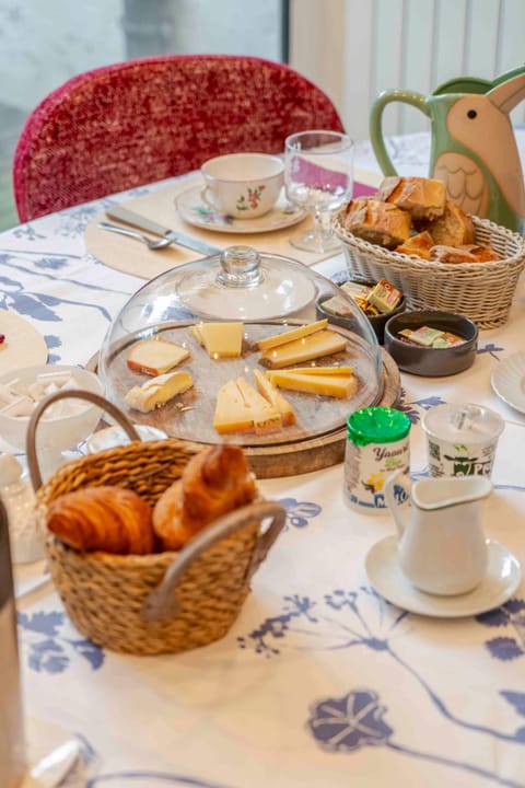 Food and drinks, Food, Breakfast, Continental breakfast