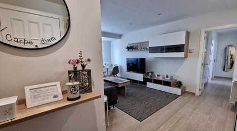 Communal lounge/ TV room, Lobby or reception