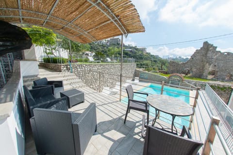 Balcony/Terrace, Pool view, Swimming pool, Swimming pool