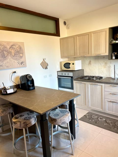 Coffee/tea facilities, Kitchen or kitchenette, Dining area, dishwasher, oven, pet friendly, stove