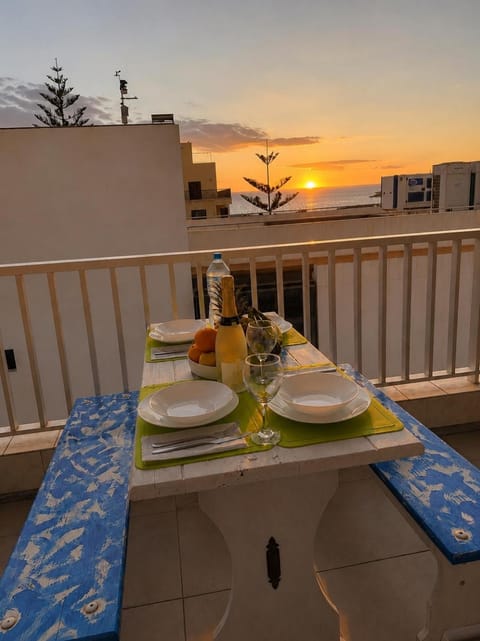 Coffee/tea facilities, View (from property/room), Balcony/Terrace, Dining area, Sea view, Sunset