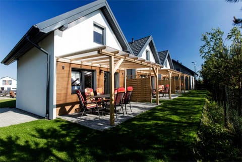 Property building, Patio, Garden