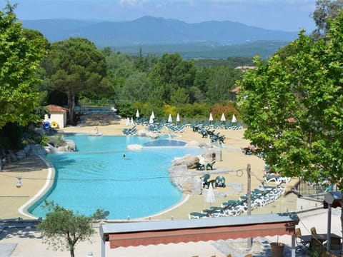 Maison climatisée 5 pers avec terrasse, parking, WiFi, et équipements complets dans quartier calme - FR-1-382-129 House in Grospierres