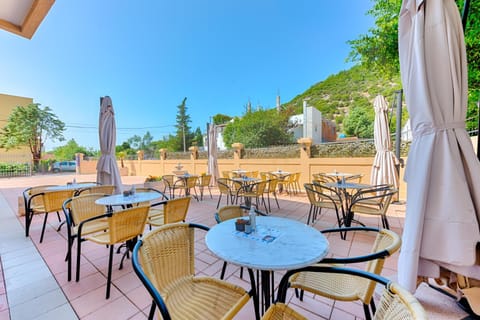 Garden, Lounge or bar