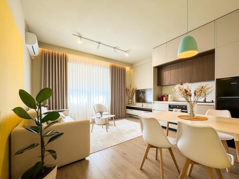 TV and multimedia, Kitchen or kitchenette, Living room, Seating area, Dining area, minibar