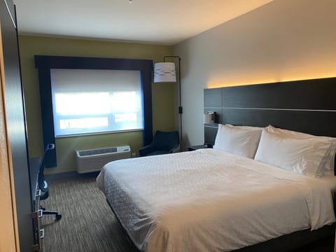Holiday Inn Express & Suites Hotel in Agua Fria