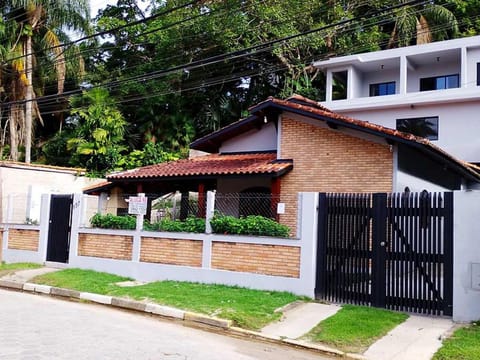 Facade/entrance, Parking, pet friendly, pet friendly