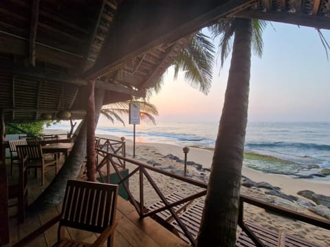Restaurant/places to eat, Beach, Sea view